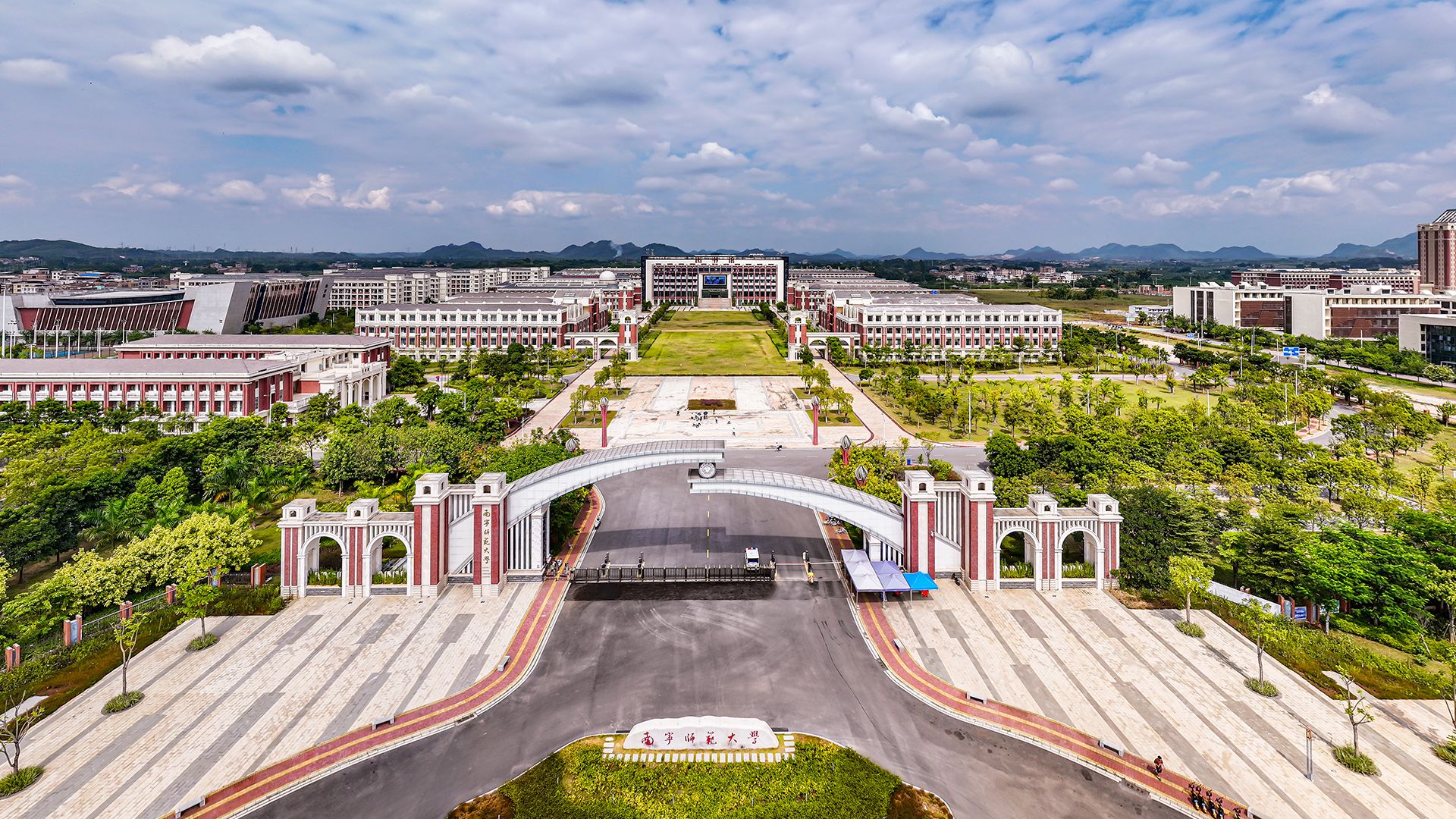 武鸣校区南门-全景